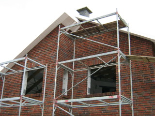 �berstand der beiden Pultd�cher Strassenseite